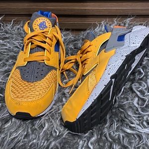 Nike AIR huarache SE